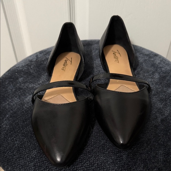 Trotters Shoes - Trotters Emory Flats Size 8.5